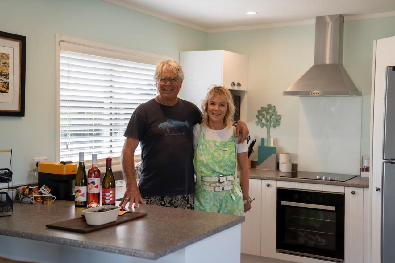 Beach Front Wine Makers Cottage Te Awanga Extérieur photo